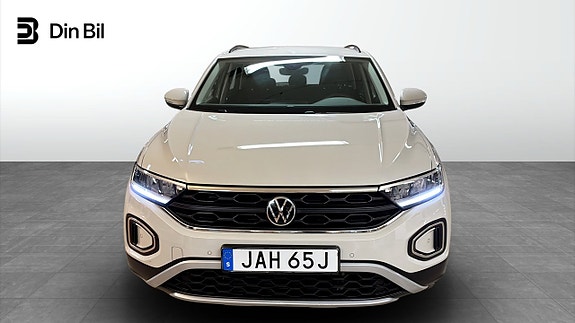 Volkswagen T-Roc 4 of 5