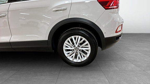 Volkswagen T-Roc 6 of 12