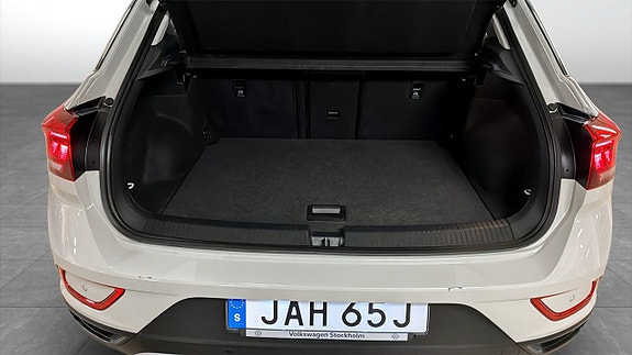 Volkswagen T-Roc 12 of 12