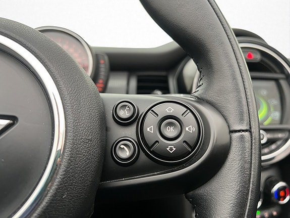 MINI Cooper 14 of 27