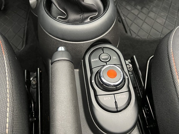 MINI Cooper 18 of 27