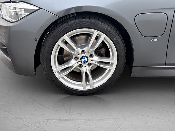BMW 330e 29 of 30