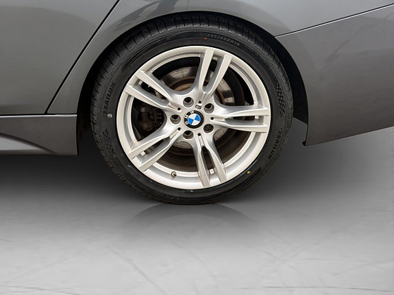 BMW 330e 30 of 30