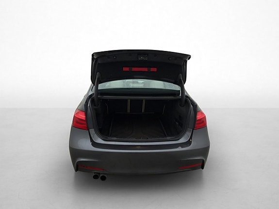 BMW 330e 27 of 30