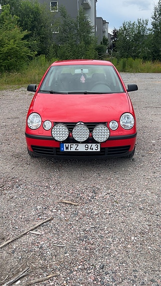 Volkswagen Polo 2 of 5