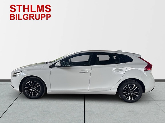 Volvo V40 2 of 18