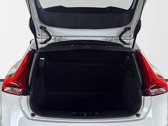 Volvo V40 8 of 18