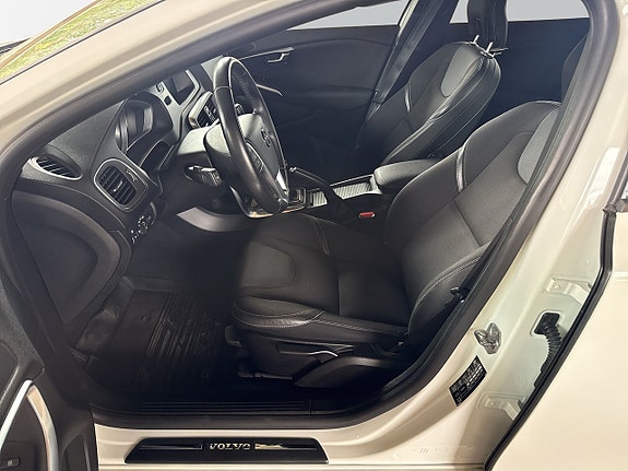 Volvo V40 6 of 18