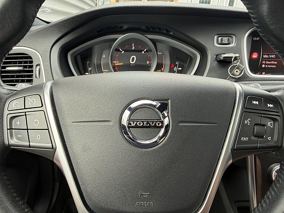 Volvo V40 11 of 18