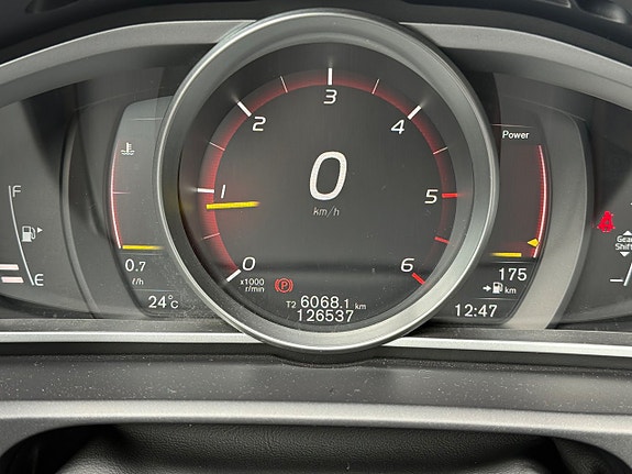 Volvo V40 12 of 18