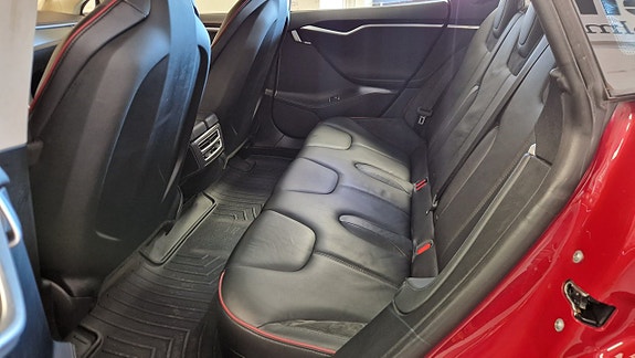 Tesla Model S 11 of 25