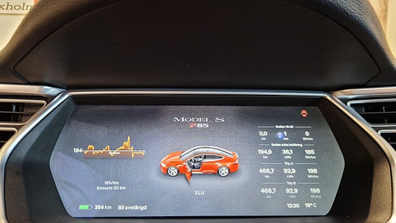 Tesla Model S 16 of 25