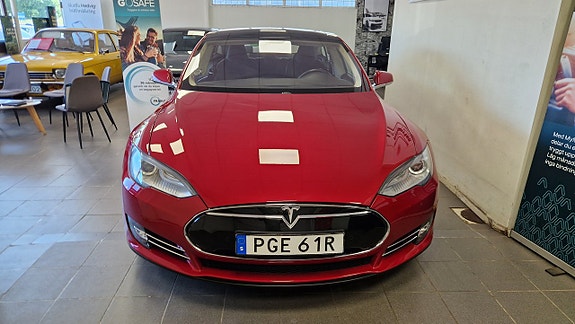 Tesla Model S 3 of 5
