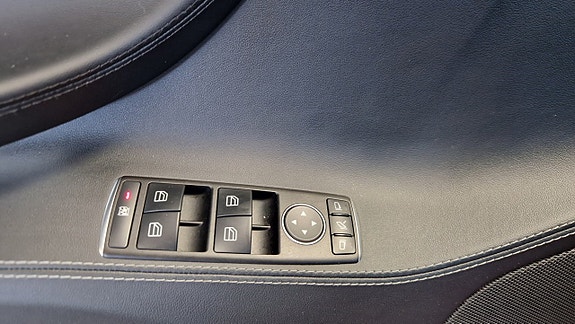 Tesla Model S 21 of 25