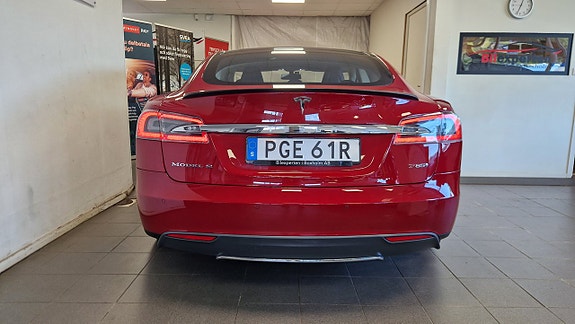 Tesla Model S 7 of 25