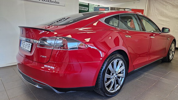 Tesla Model S 8 of 25