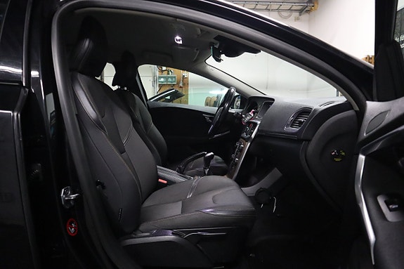 Volvo V40 Cross Country 12 of 20