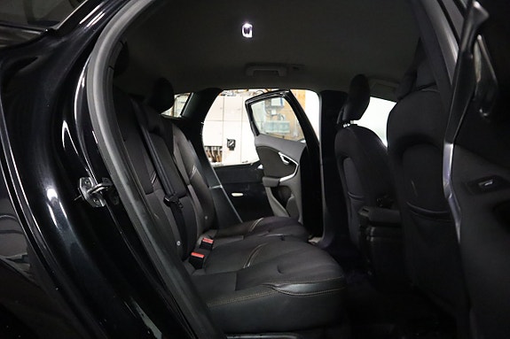Volvo V40 Cross Country 15 of 20