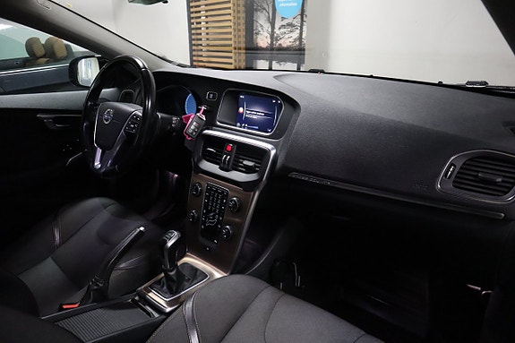 Volvo V40 Cross Country 13 of 20