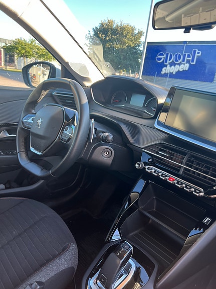 Peugeot 208 5 of 5