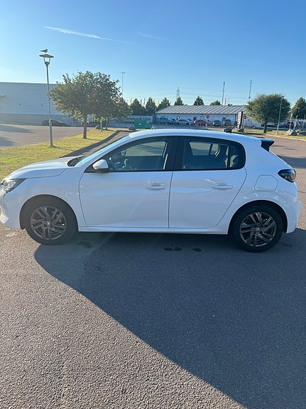 Peugeot 208 3 of 5