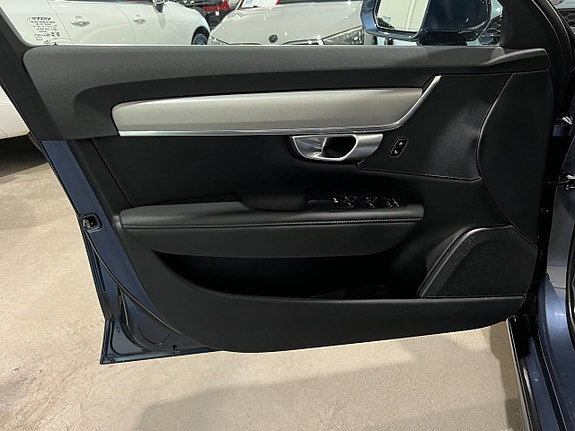 Volvo V90 8 of 29