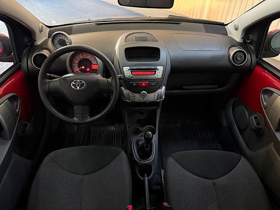 Toyota Aygo 8 of 13