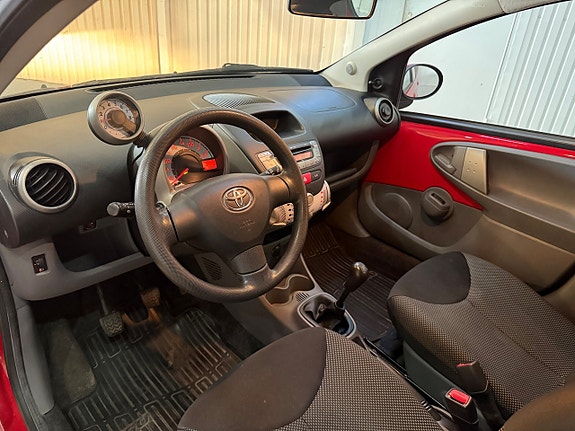 Toyota Aygo 7 of 13