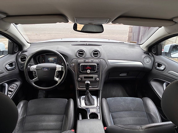 Ford Mondeo 13 of 21