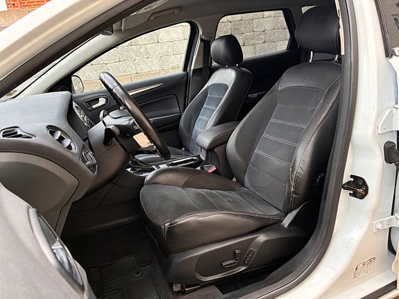 Ford Mondeo 16 of 21