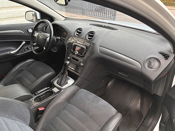 Ford Mondeo 17 of 21