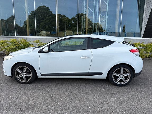 Renault Megane III 2 of 9
