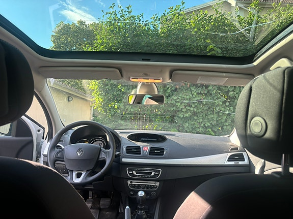 Renault Megane III 4 of 5