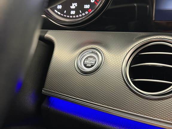 Mercedes-Benz E200 17 of 30