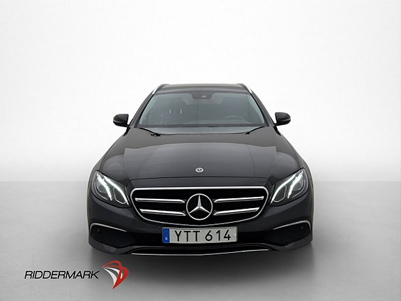 Mercedes-Benz E200 2 of 30