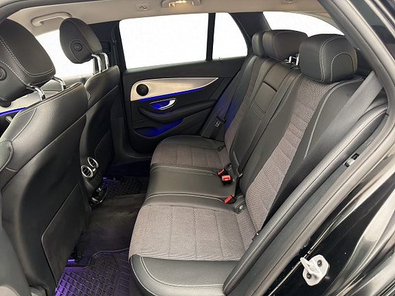 Mercedes-Benz E200 26 of 30