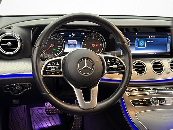 Mercedes-Benz E200 11 of 30