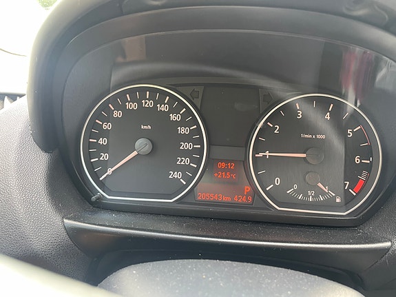 BMW 118i 5 of 8