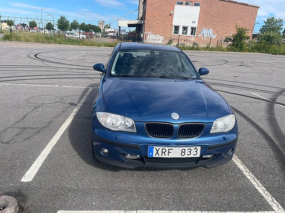 BMW 118i 2 of 8