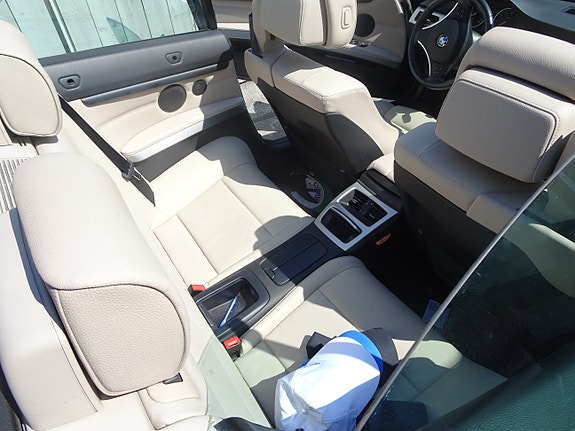 BMW 320i 3 of 5