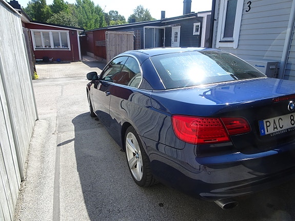 BMW 320i 2 of 5
