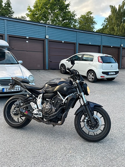 Yamaha MT-07 4 of 8