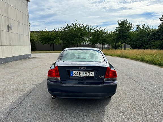 Volvo S60 2 of 5