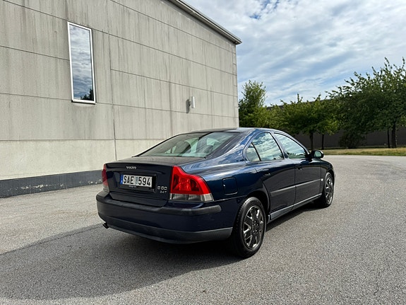 Volvo S60 4 of 5