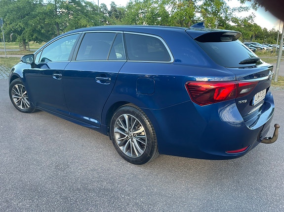 Toyota Avensis 2 of 10