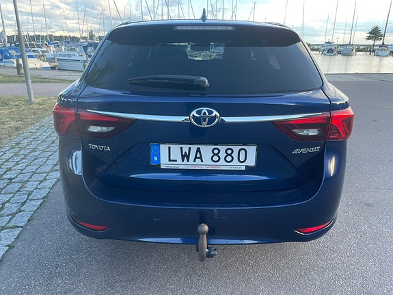 Toyota Avensis 5 of 10