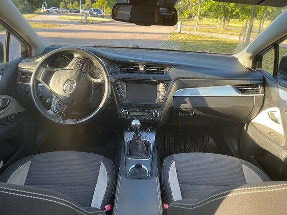 Toyota Avensis 8 of 10