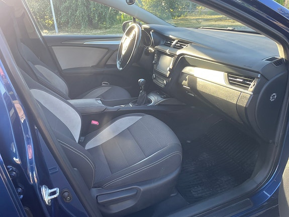 Toyota Avensis 7 of 10