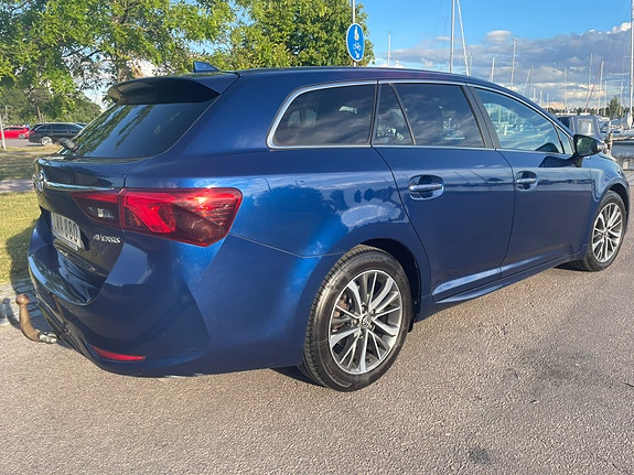 Toyota Avensis 4 of 10