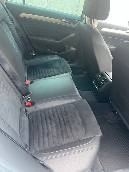 Volkswagen Passat 7 of 10